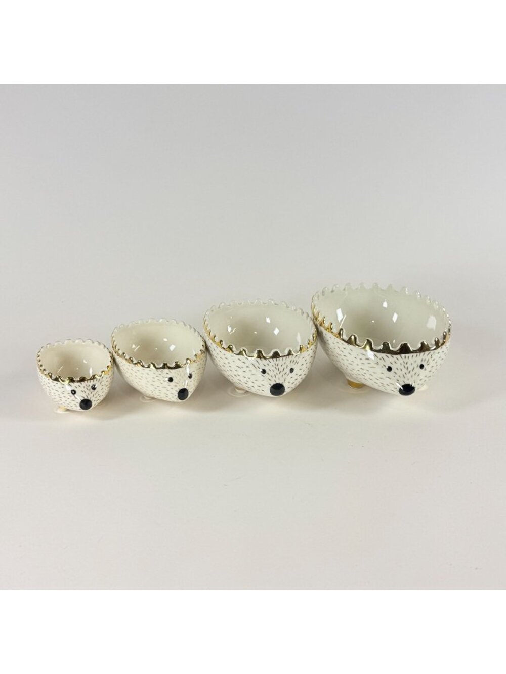 Signature Hedgehog Shaped Nested Bowls 4 Pieces Measuring Cups White Gold